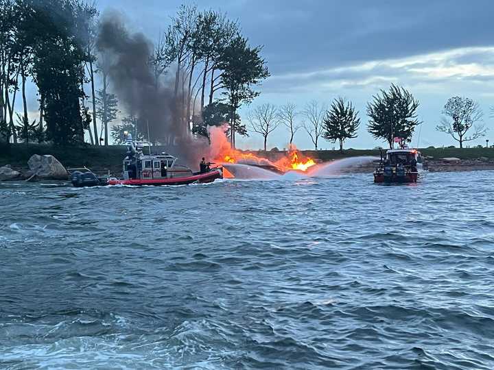 The scene of the boat fire in New York.
  
